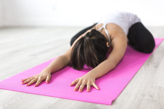 femme qui fait du yoga