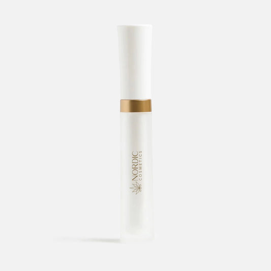 Flacon cosmétique blanc avec cap blanc et bande dorée, logo Nordic Cosmetics