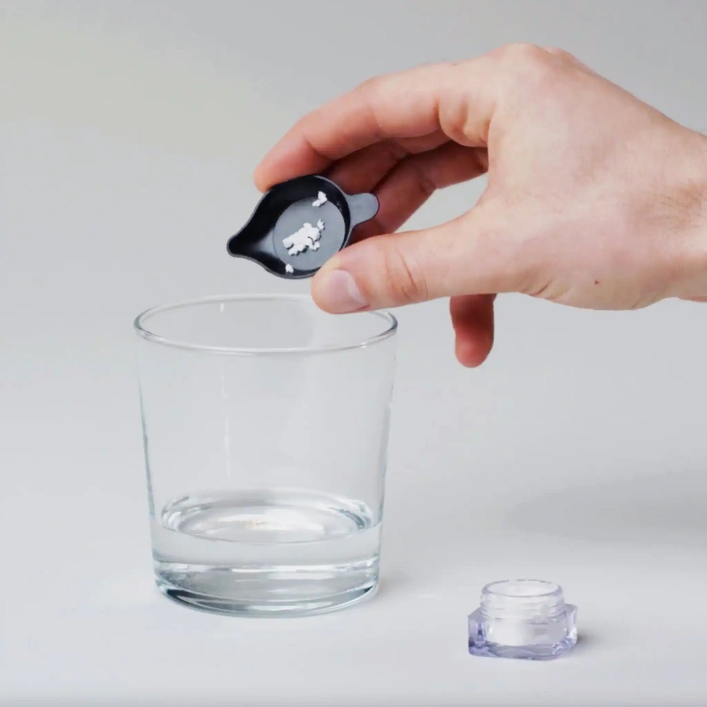 Les cristaux de CBG sont ajoutés à l'eau