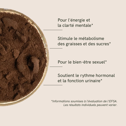 Poudre brun foncé dans un bol circulaire sur fond beige, avec des textes promotionnels en français évoquant énergie, clarté mentale et bien-être.