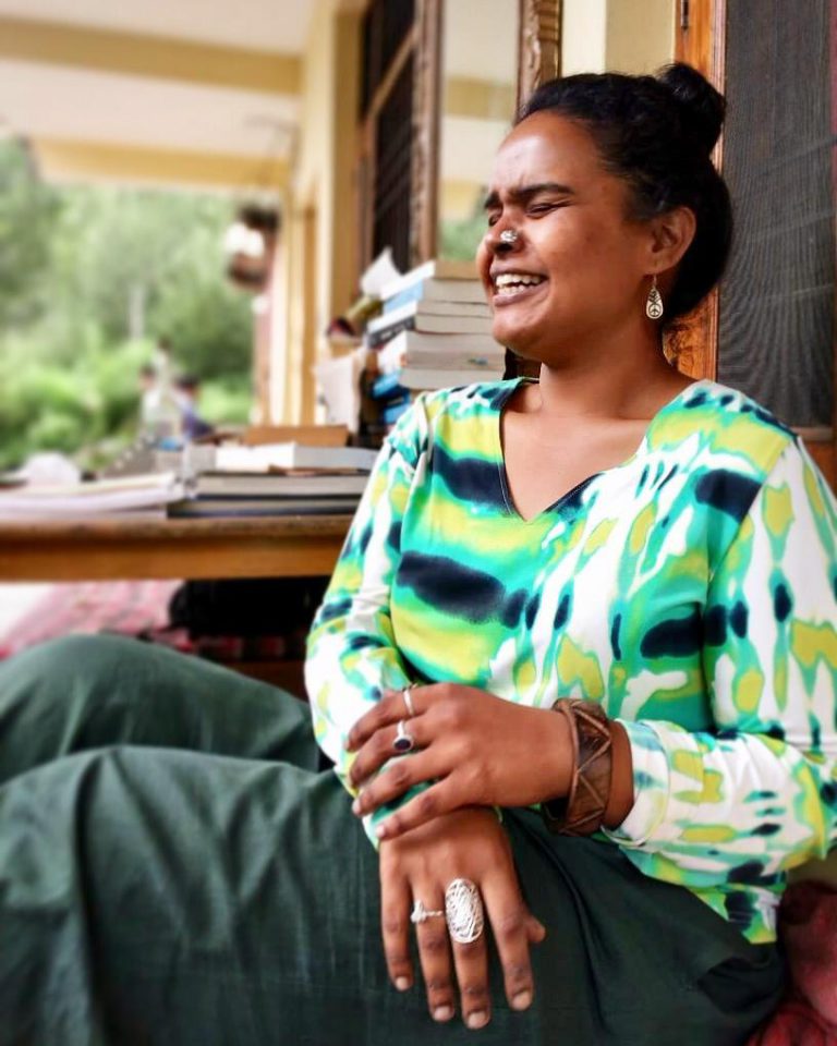 Interview avec Priya Mishra : La première femme militante pour le cannabis en Inde