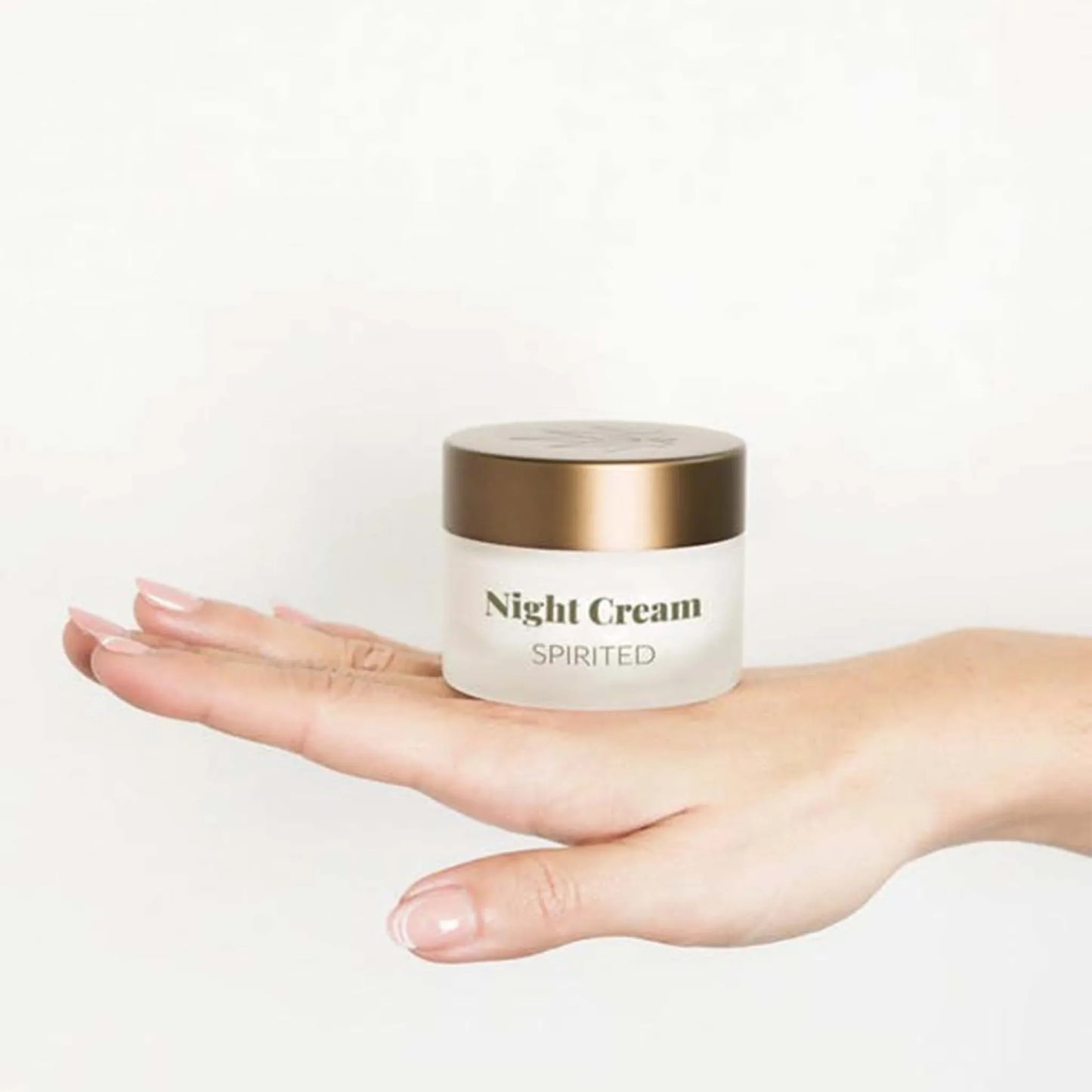 La crème de nuit tient sur une main