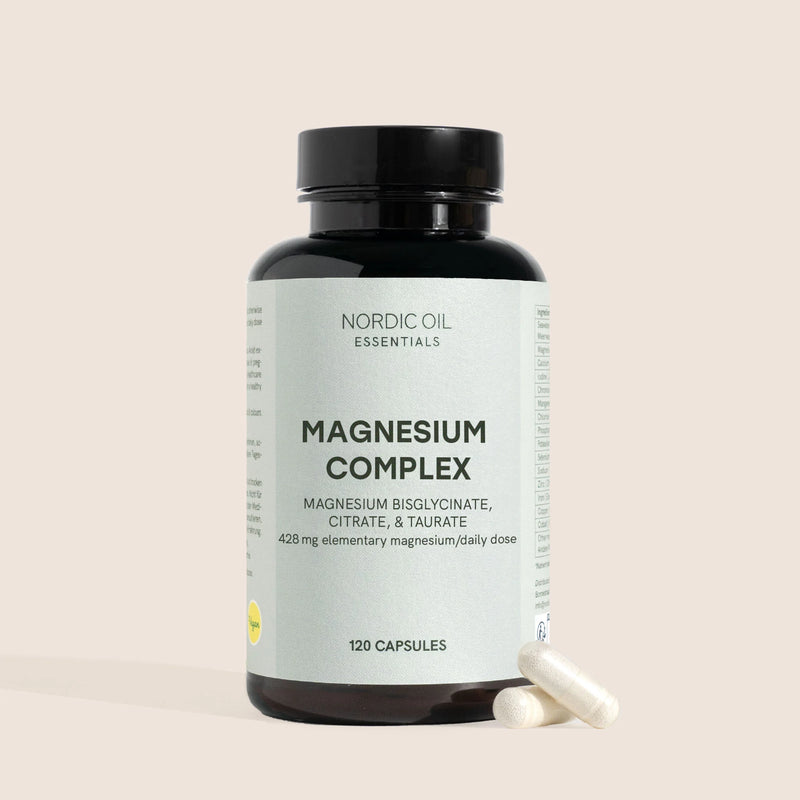 Flacon de Magnesium Complex de Nordic Oil Essentials avec deux gélules à côté.